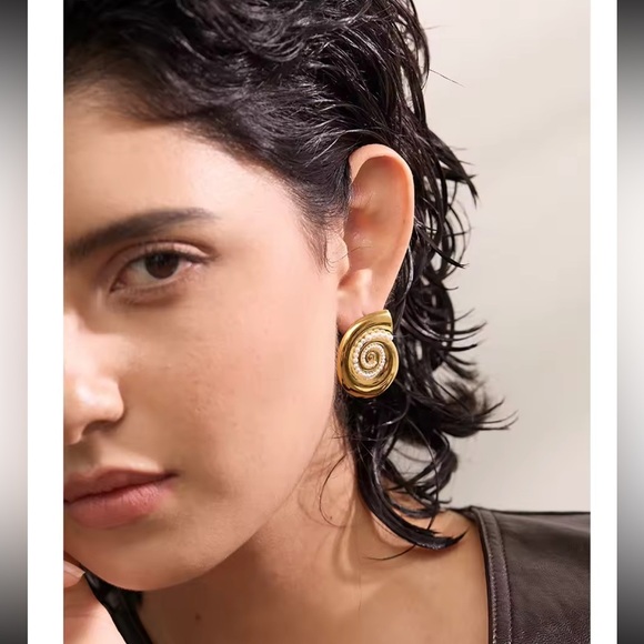 Gold Spiral Shell Earrings with Imitation Pearls – PVD Real Gold Plated - Picture 3 of 16